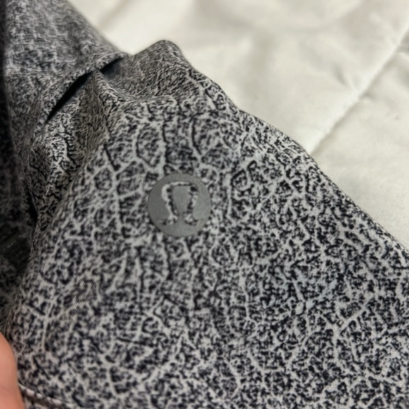 grey lululemon speed up shorts 2.5", size 6 - Picture 4 of 5